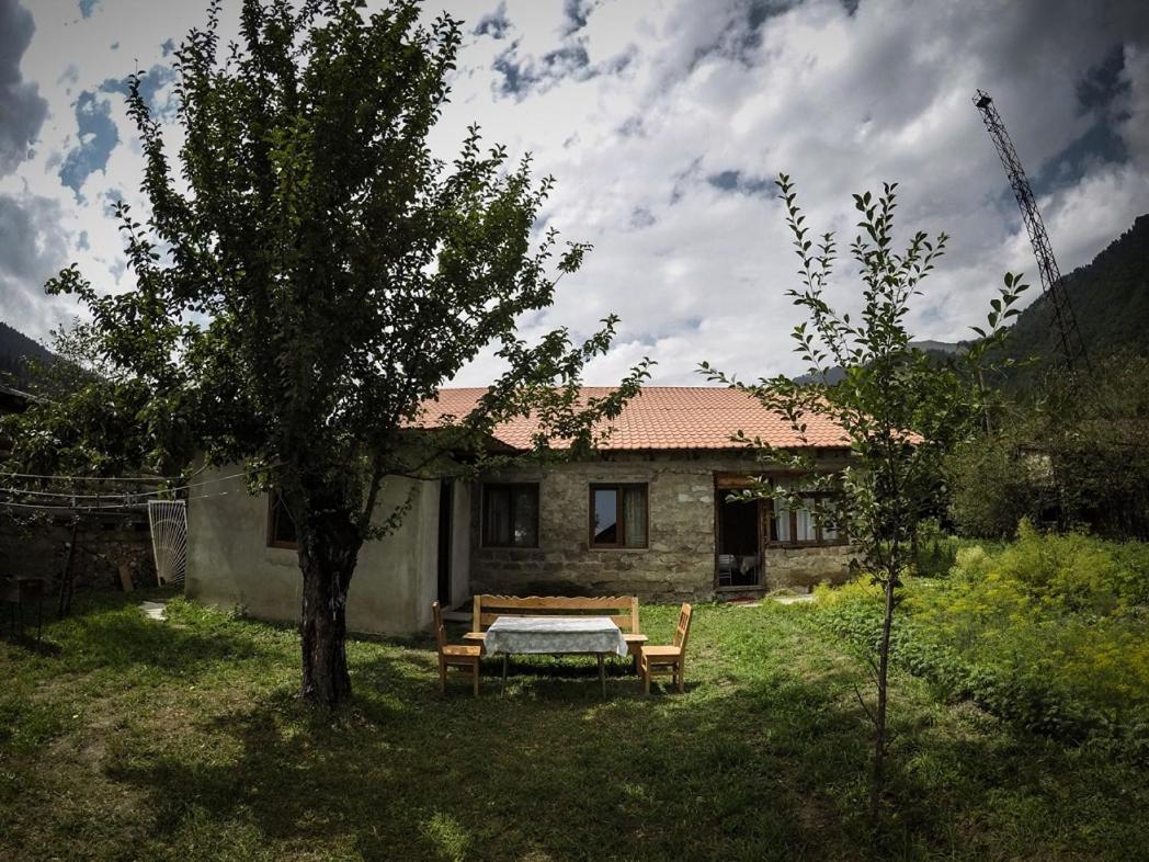 Keti Pilpani Guesthouse Mestia Exterior photo